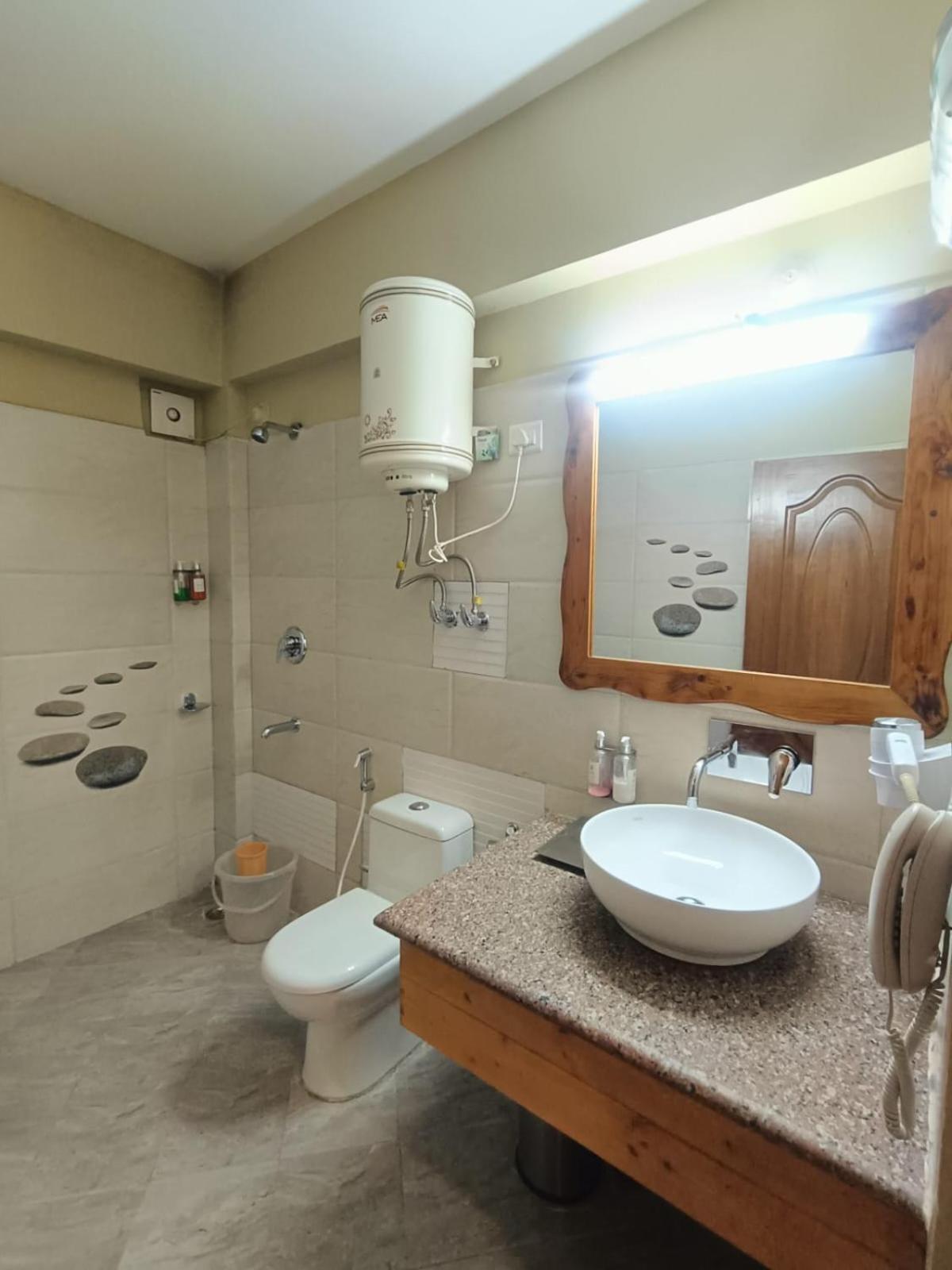 Regenta Inn By Riverside Manali Εξωτερικό φωτογραφία